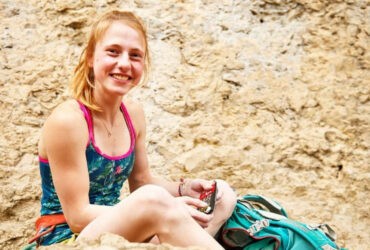 Après avoir commencé l’escalade il y a 3 ans seulement, elle enchaine 202 voies en 8a et plus cette annnée !