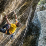 En souhaitant récupérer ses dégaines dans la voie, Alex Megos enchaîne son projet et propose 9b au lieu de 9a !