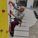 Pour ses 98 ans, c’est en salle d’escalade que Marcel Rémy veut les fêter !