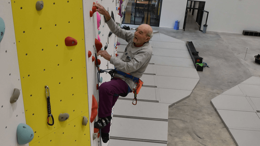 Pour ses 98 ans, c’est en salle d’escalade que Marcel Rémy veut les fêter !