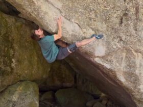 Simone Tentori enchaîne Mégalodonte, le bloc le plus dur de la vallée de Val Masino