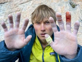 Alex Megos répète « King Capella », considérée comme la voie la plus dure de Siurana.