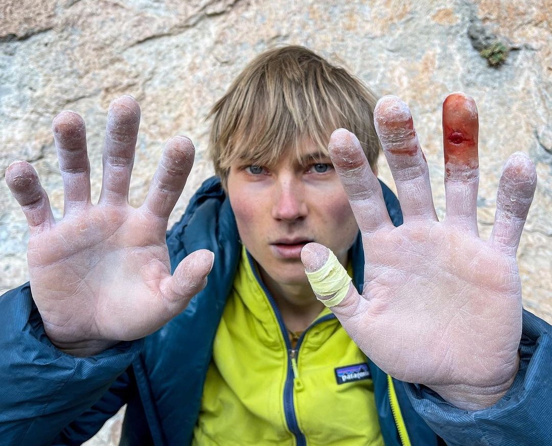 Alex Megos répète « King Capella », considérée comme la voie la plus dure de Siurana.
