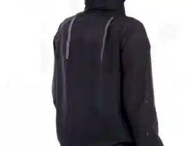Test et avis On Running Ultra Jacket Femme 2025 : la veste de running imperméable ultra-légère