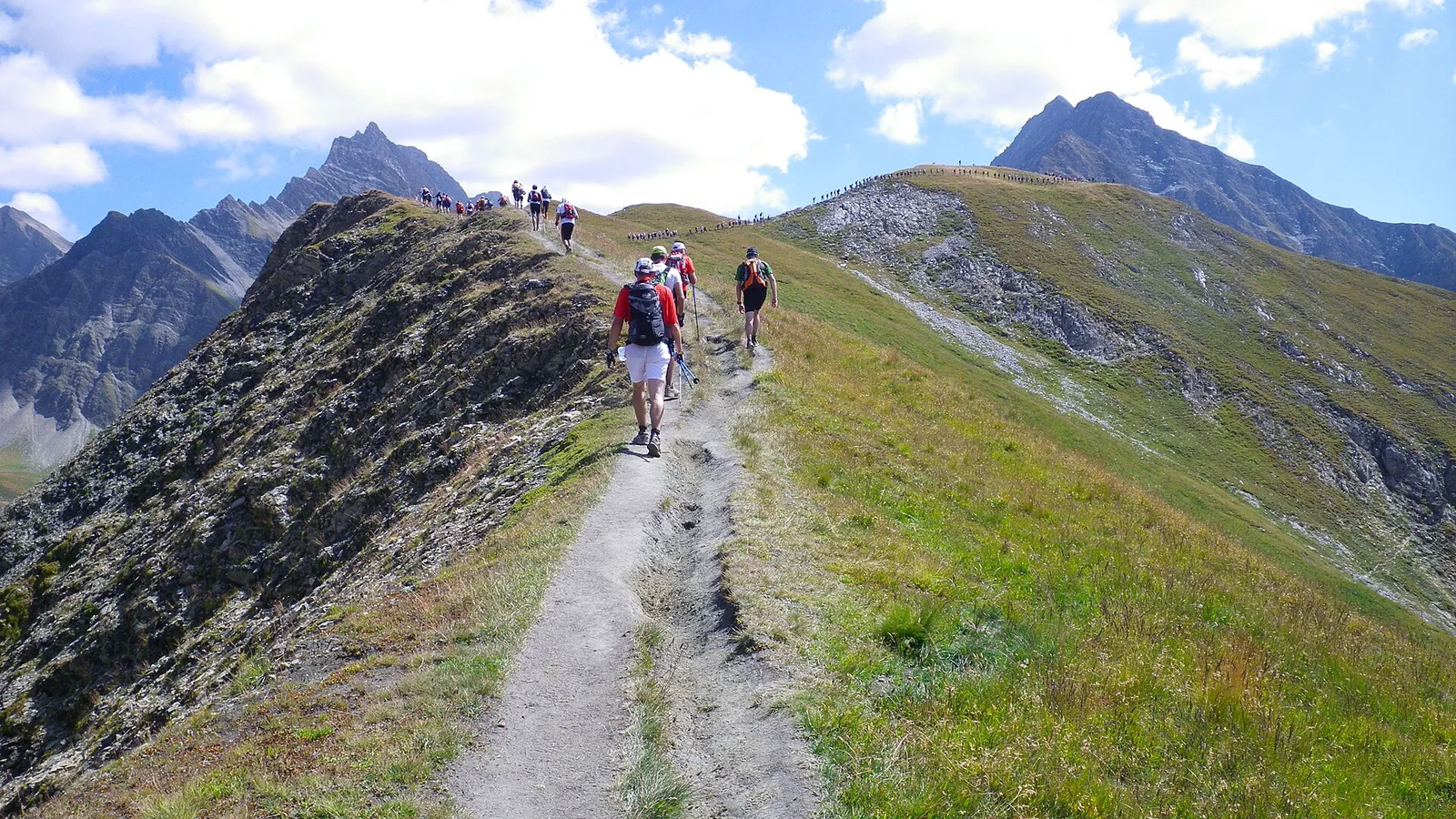 L&rsquo;UTMB impose la frontale rouge, et une éclipse arrive ce soir